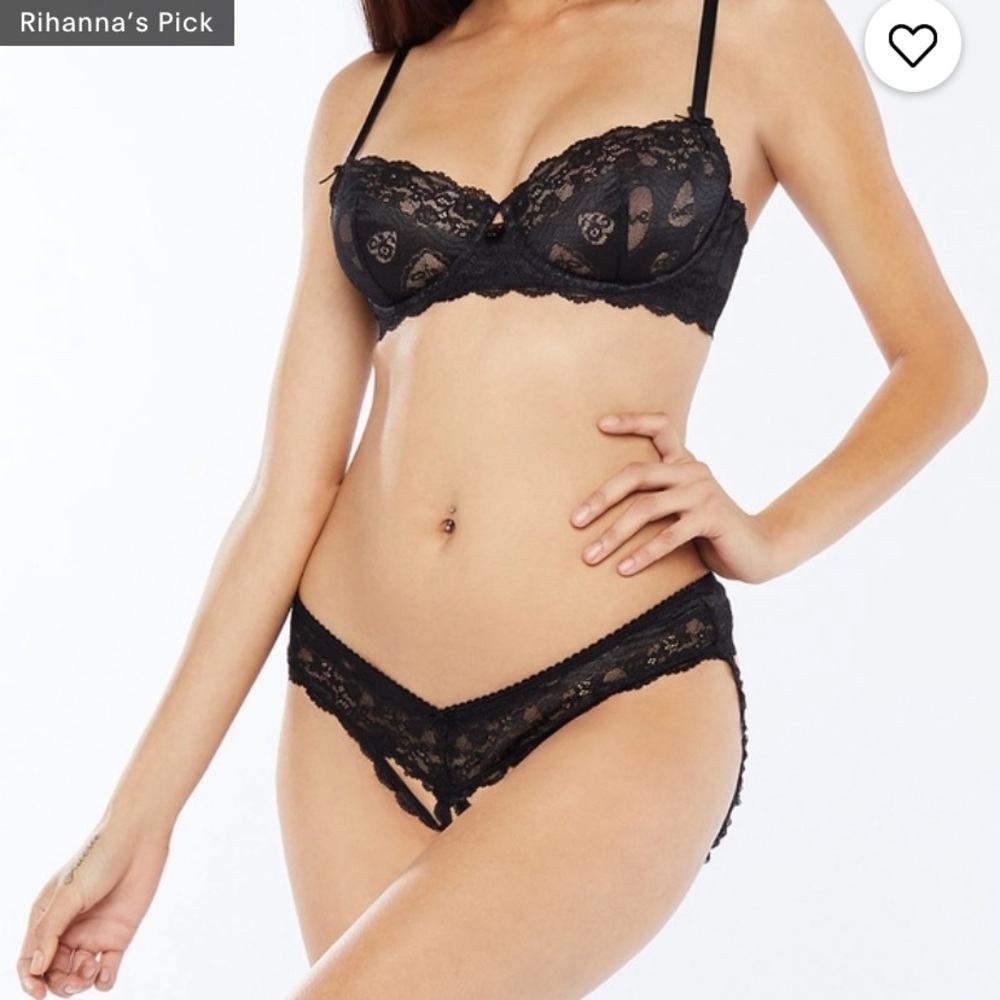 NWT Savage x Fenty Black Lace Crotchless Panty